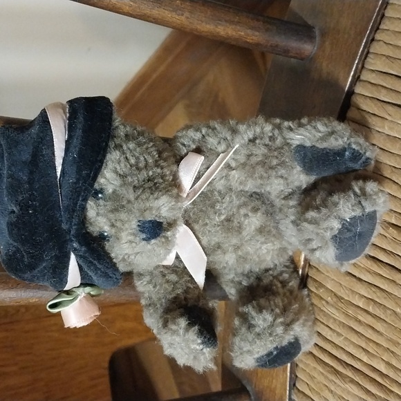Boyd's Bear Retired Simone. 7". Black Velvet Hat with Pink Ribbon 🎀 - Picture 2 of 4